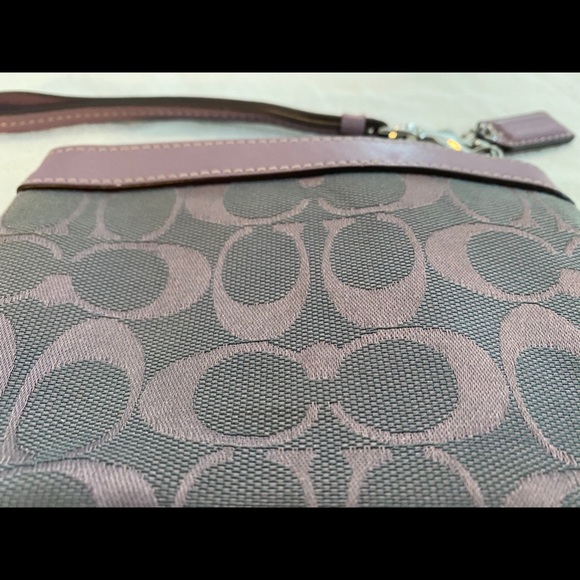 Coach Women’s Light Purple Wristlet Handbag Purse Clutch Canvas Logo - Picture 3 of 7